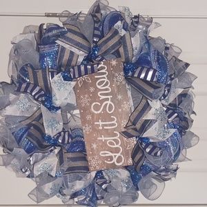 Winter indoor decorative wreath